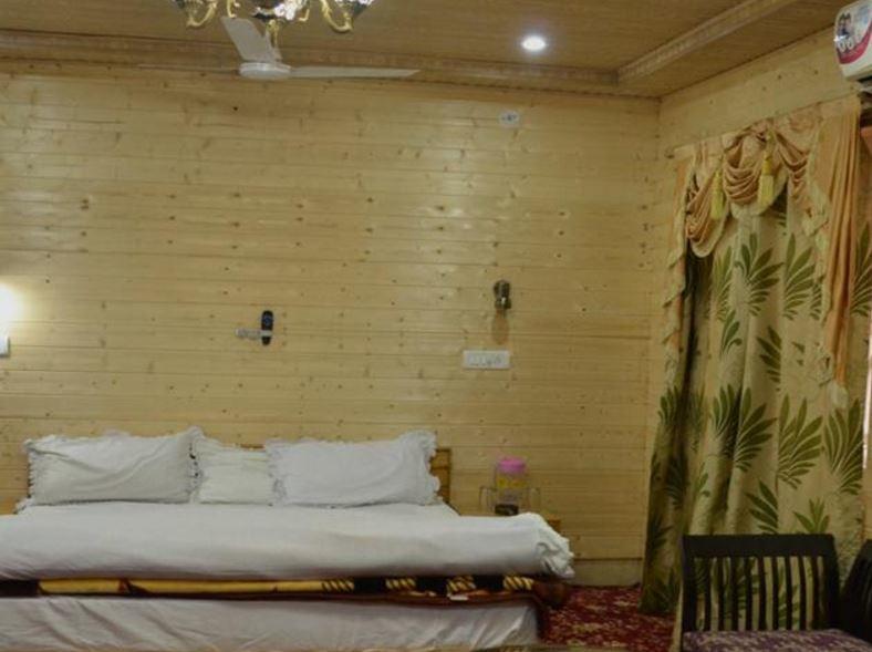 Hotel Grg Residency Σριναγκάρ Εξωτερικό φωτογραφία